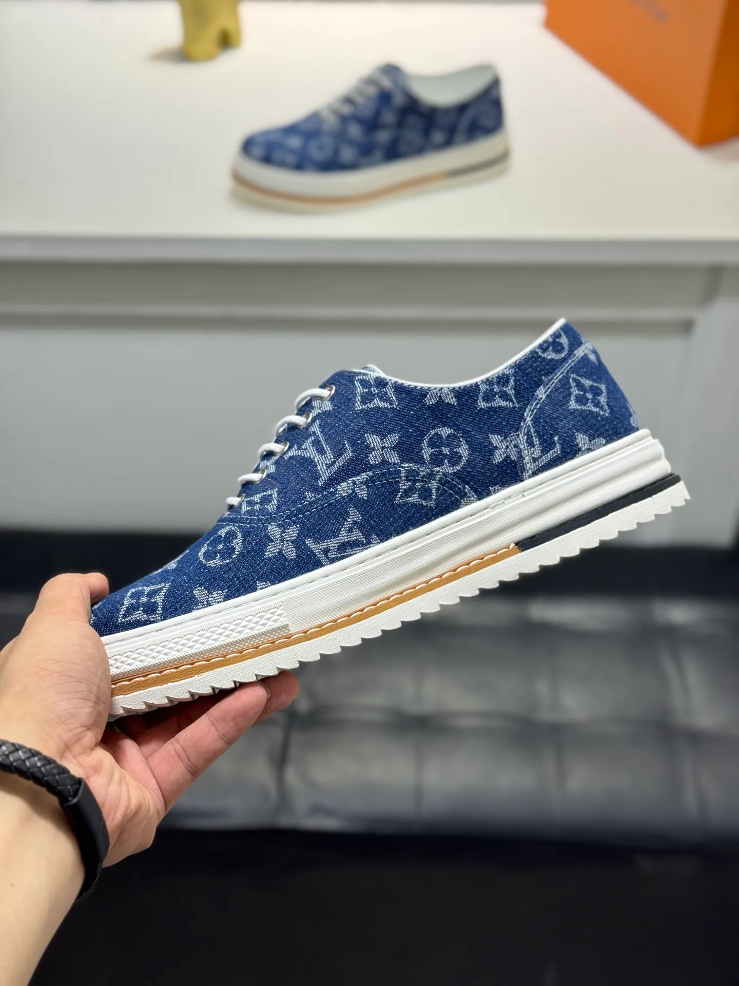 Men's shoes 💰400 [New style] 🌂🌂Top original order - Louis Vuitton®️ Trendy and fashionable yet low-key men's casual shoes, LV special fabric pattern on the upper, comfortable and breathable, sheepskin lining, original rubber outsole, 3 colors available ~ a must-have for sportsmen. Size: 38-44 (45 customized